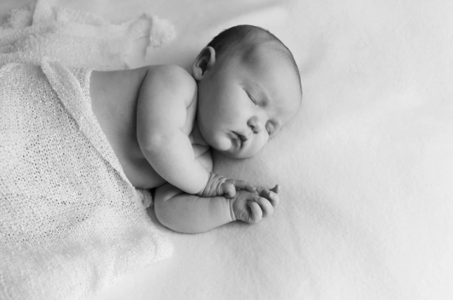 5 Tips To Photograph Your Newborn At Home